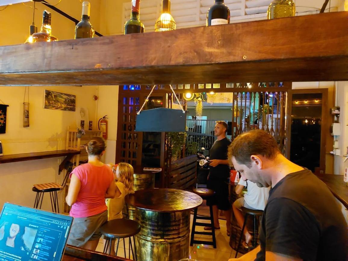 Peri Evi Hostel Phnom Penh Bassac Lane Εξωτερικό φωτογραφία