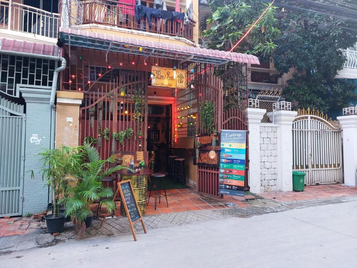 Peri Evi Hostel Phnom Penh Bassac Lane Εξωτερικό φωτογραφία