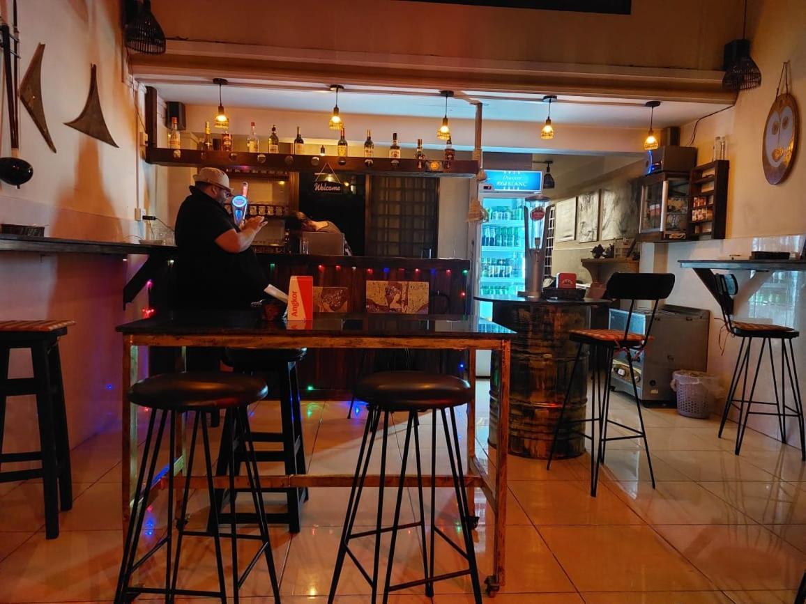 Peri Evi Hostel Phnom Penh Bassac Lane Εξωτερικό φωτογραφία