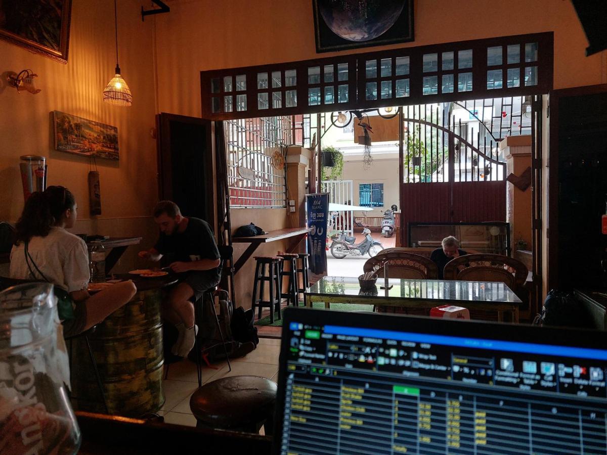 Peri Evi Hostel Phnom Penh Bassac Lane Εξωτερικό φωτογραφία