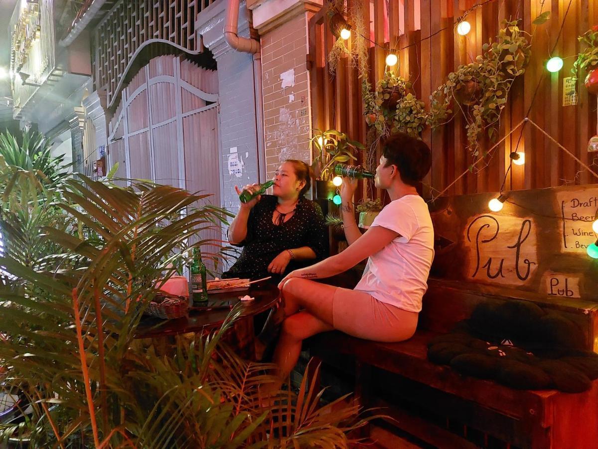 Peri Evi Hostel Phnom Penh Bassac Lane Εξωτερικό φωτογραφία