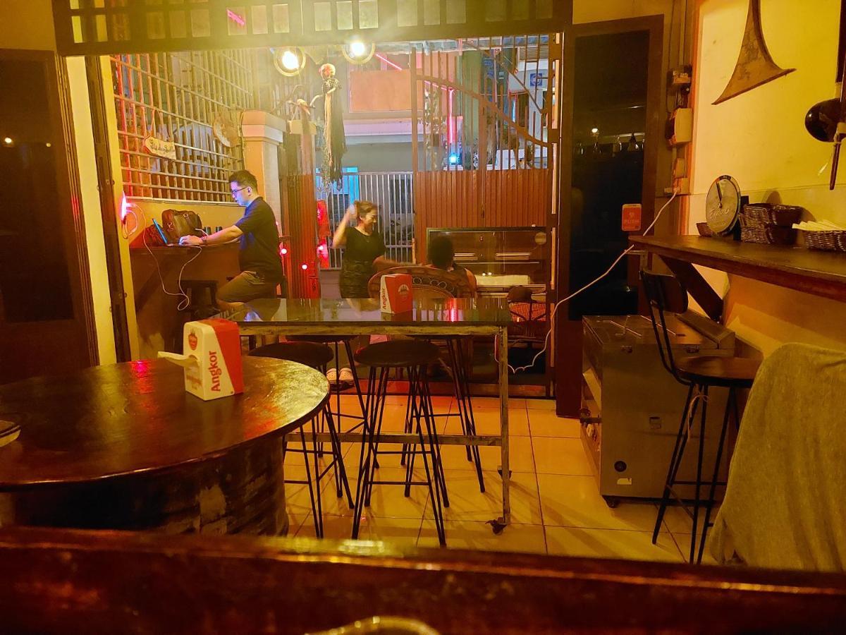 Peri Evi Hostel Phnom Penh Bassac Lane Εξωτερικό φωτογραφία